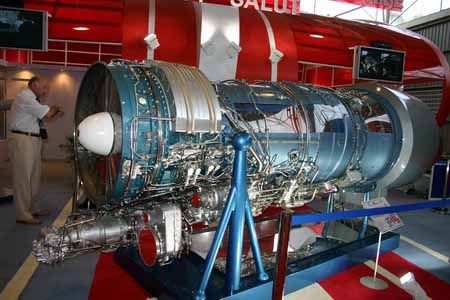 新的航空潤滑油如何換掉機(jī)器中舊的潤滑油？